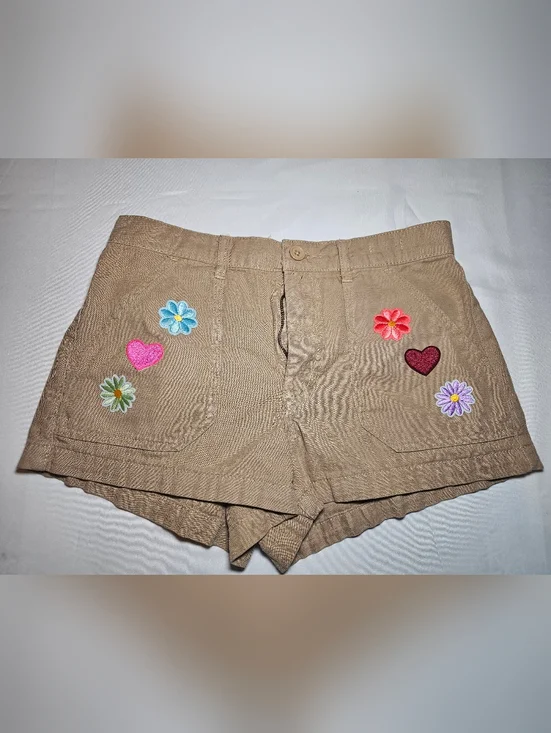 PacSun Custom Embellished Cargo Shorts Size 27 Mid Rise Khaki Tan Floral Heart - Picture 2 of 8